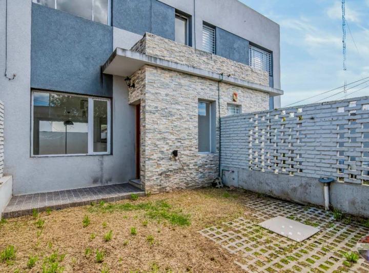 Casa · 71m² · 5 Ambientes · 1 Cochera