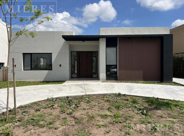 Casa · 172m² · 5 Ambientes · 3 Cocheras
