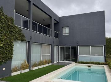 Casa de 6 ambientes, Malagueño · Casa en Alquiler Country Villa Golf Malageño - 2 Dorm. - Escritorio - Gym - Pileta - Quincho