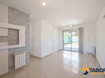 Casa · 110m² · 3 Ambientes · 1 Cochera · Duplex 2 Dorm, Patio, Galeria con Asador en Housing de Manantiales