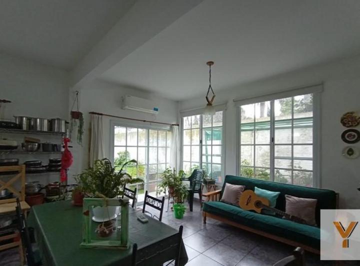 Casa · 300m² · 5 Ambientes · 1 Cochera