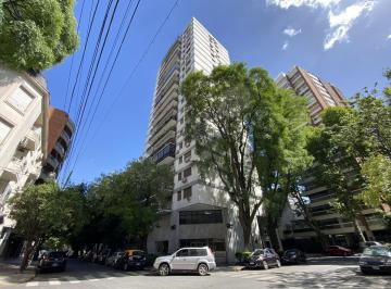 Departamento · 105m² · 4 Ambientes · Alquiler 4 Ambientes con Dependencia Piso Alto · Super Luminoso! Cochera Opcional
