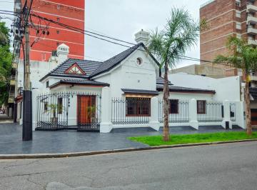 Casa · 233m² · 6 Ambientes · 3 Cocheras · Casa 4 Dorm.,3 Baños, Cochera Doble, Patio Seco con Parrillero y Pileta