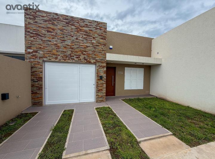 Casa · 128m² · 4 Ambientes · 1 Cochera
