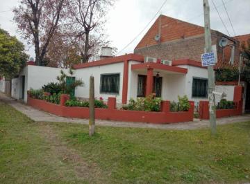 Casa de 3 ambientes, Hurlingham · Casa 2 Dorm. con Jardin y Cochera