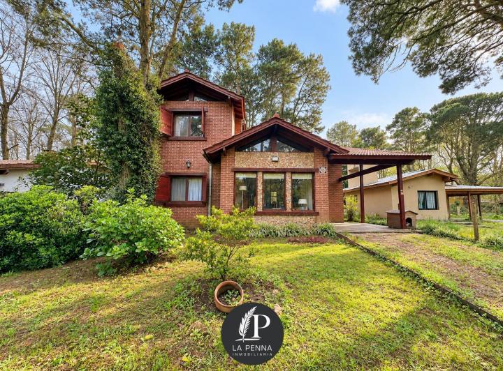 Casa · 145m² · 5 Ambientes · 1 Cochera