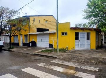 Casa · 283m² · 2 Dormitorios · 1 Cochera · Casa en San Lorenzo Sur