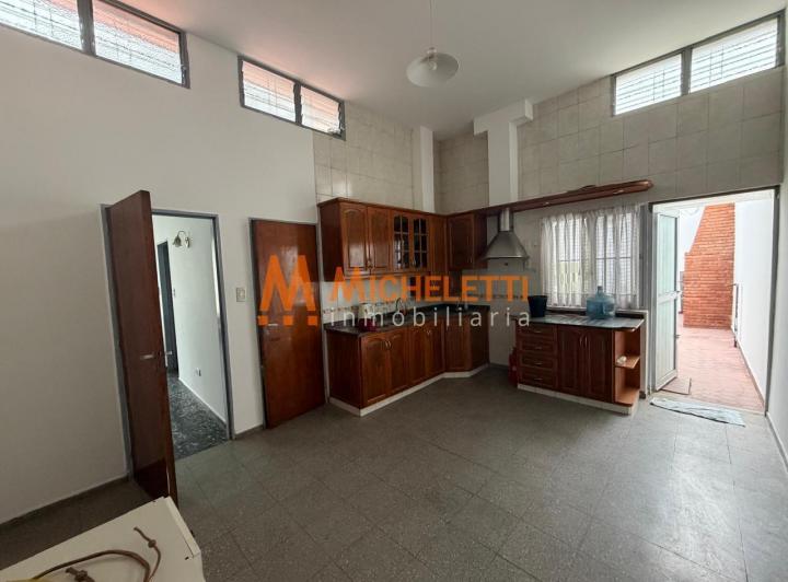 Casa · 171m² · 10 Ambientes · 1 Cochera