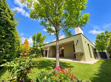 Casa de 4 ambientes, Luzuriaga · Casa Apta Credito en Venta - 3 Hab + 3baños + Cochera Doble + B° Primaterra - Maipu