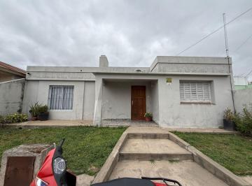 Casa de 6 ambientes, San Antonio de Areco · Azcuenaga 12, San Antonio de Areco, Buena Zona Urbana