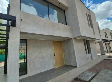 Departamento de 6 ambientes, Mayor Drummond · Dúplex a La Venta en Luján de Cuyo