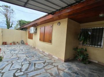 Casa · 90m² · 4 Ambientes · 3 Cocheras · Casa en Venta