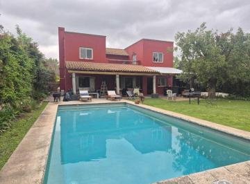 Casa · 260m² · 3 Ambientes · 1 Cochera · Casa en Alq. Temporario en Santa Barbara, Tigre, G. B. a. Zona Norte
