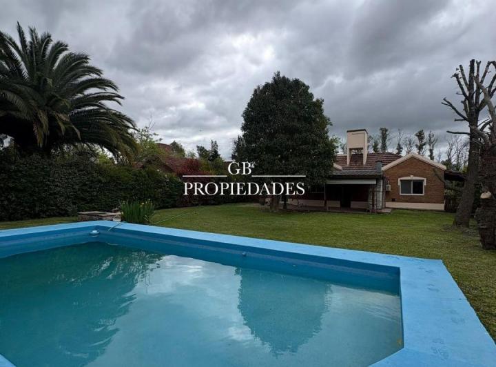 Casa · 107m² · 4 Ambientes · 6 Cocheras