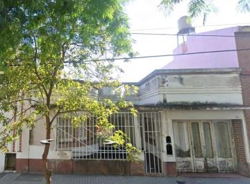 Casa · 299m² · 6 Ambientes · 1 Cochera · Vendo Casa a Reciclar / Remodelar 290 m² Cubiertos en 2 Plantas. Terreno 300 m². Alto Alberdi