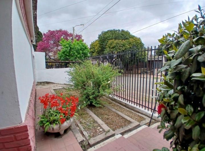 Casa · 102m² · 6 Ambientes · 1 Cochera