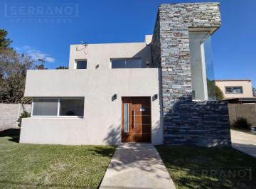 Casa · 159m² · 4 Ambientes · 2 Cocheras · Venta Casa Moderna 4 Ambientes, Gas Natural, Sobre Asfalto en Parque Sakura, Exaltación de La Cruz