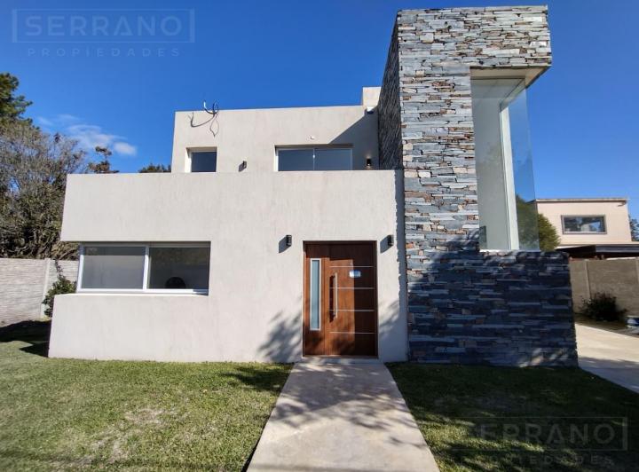 Casa · 159m² · 4 Ambientes · 2 Cocheras