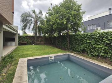 Casa · 180m² · 4 Ambientes · Casa en Alquiler en Housing – Barrio Urca – 3 Dorm. con Pileta