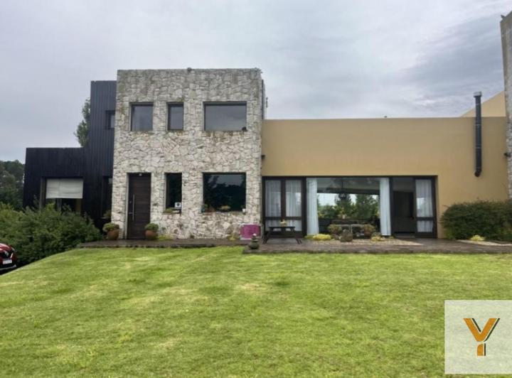 Casa · 776m² · 8 Ambientes