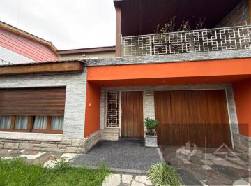 Casa · 185m² · 4 Ambientes · 2 Cocheras · Alquiler Casa 4 Amb en Ramos Mejia