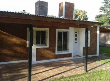 Casa · 97m² · 3 Ambientes · 1 Cochera · Casa 2 Dorm. Av America 4688 Bis, Funes