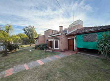 Casa · 250m² · 4 Ambientes · 1 Cochera · Casa en Venta - Zanjon - 3 Dorm. - 2500 m²
