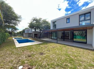Casa de 5 ambientes, Córdoba · Alquiler Moderno y Pileta Propia