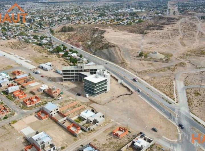 Terreno · 215m²