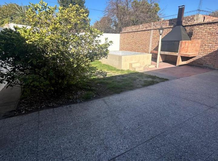 Casa · 180m² · 3 Ambientes · 1 Cochera