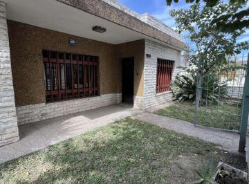 Casa · 133m² · 7 Ambientes · 1 Cochera · Se Vende Casa 3 Dorm con Garage Villa Cabrera