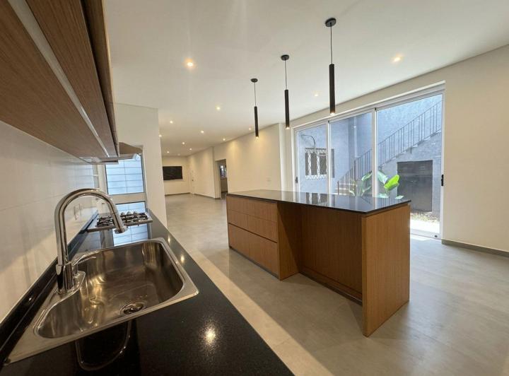 Casa · 150m² · 5 Ambientes · 2 Cocheras