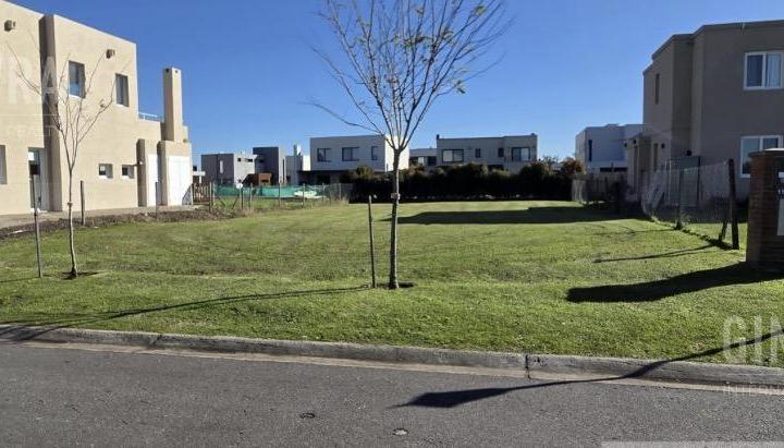 Terreno · 590m²