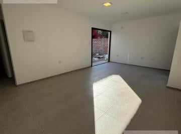 Casa · 103m² · 4 Ambientes · 2 Cocheras · Casa en Av, Cardonato