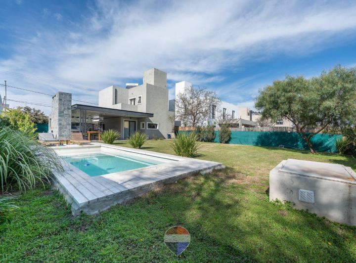 Casa · 150m² · 4 Ambientes · 2 Cocheras