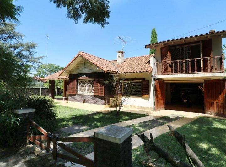 Casa · 150m² · 5 Ambientes · 4 Cocheras