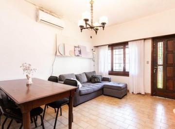 Casa · 190m² · 3 Ambientes · 1 Cochera · Casa 3 Amb C/ Patio Quincho Lavadero
