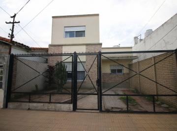 PH · 105m² · 5 Ambientes · 1 Cochera · PH Al Frente con Garage Patio