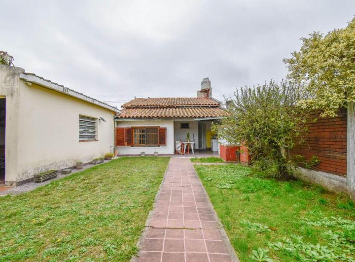 Casa · 70m² · 4 Ambientes · 3 Cocheras