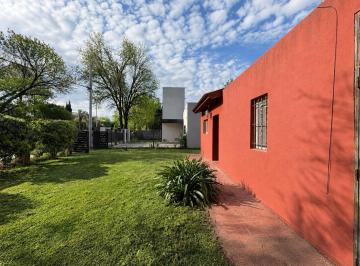 Casa · 60m² · 2 Ambientes · 2 Cocheras · Casa en Alquiler. 1 Dormitorio.