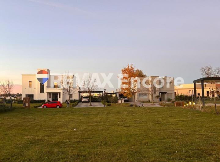 Terreno · 633m²