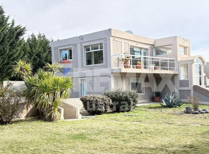Casa · 350m² · 4 Ambientes · 2 Cocheras