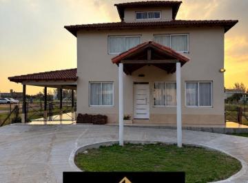 Casa de 6 ambientes, Esteban Echeverría · Casa en Alquiler en La Magdalena