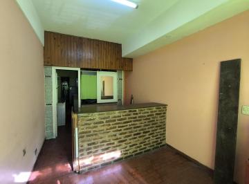 Local comercial · 30m² · Local Comercial de 30 m² en Parque Patricios con Mucho Potencial. Oportunidad!