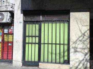 Local comercial · 30m² · Local Comercial de 30 m² en Parque Patricios con Mucho Potencial. Oportunidad!