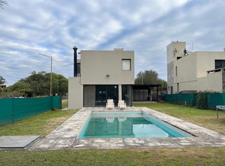 Casa · 163m² · 5 Ambientes · 2 Cocheras