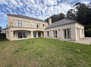 Casa · 230m² · 5 Ambientes · 2 Cocheras · Casa en Alquiler – Arenas del Sur