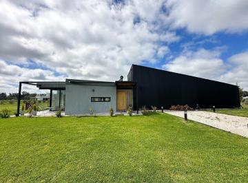 Casa · 155m² · 4 Ambientes · 1 Cochera · Casa de 4 Ambientes Sobre Lote de 1700 m² en Estancia Villa María. Canning - Ezeiza - Cañuelas.
