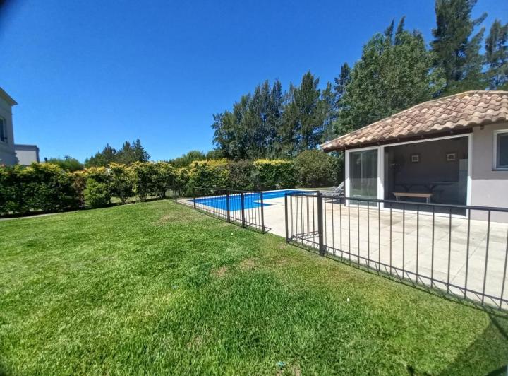 Casa · 142m² · 5 Ambientes · 3 Cocheras