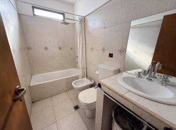 Departamento · 90m² · 5 Ambientes · 1 Cochera · Departamento Dos Dorm. en Sarmiento